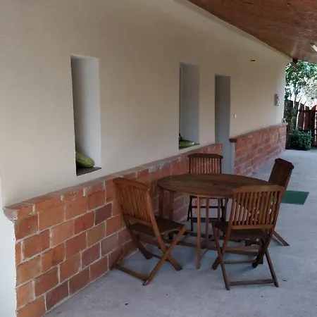 Oereghaz Vendeghaz Apartment Lakhegy